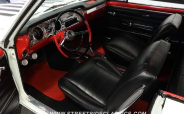 Unknown-Chevelle-1965-Pearl-White-Black-3