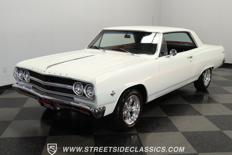Unknown-Chevelle-1965-Pearl-White-Black-31
