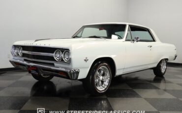 Unknown-Chevelle-1965-Pearl-White-Black-32