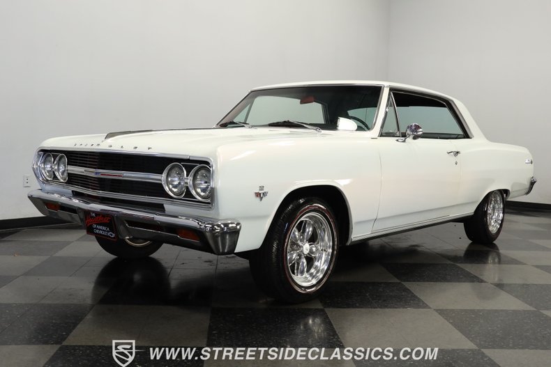 Unknown-Chevelle-1965-Pearl-White-Black-32