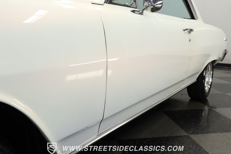 Unknown-Chevelle-1965-Pearl-White-Black-33