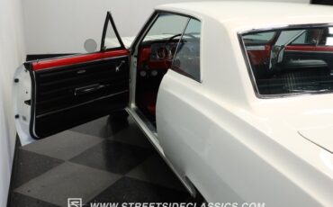 Unknown-Chevelle-1965-Pearl-White-Black-39