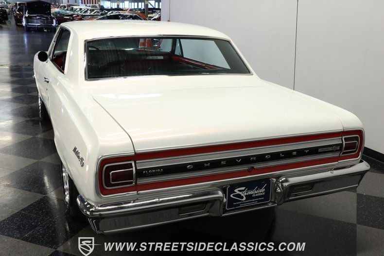 Unknown-Chevelle-1965-Pearl-White-Black-4