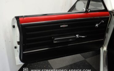 Unknown-Chevelle-1965-Pearl-White-Black-40