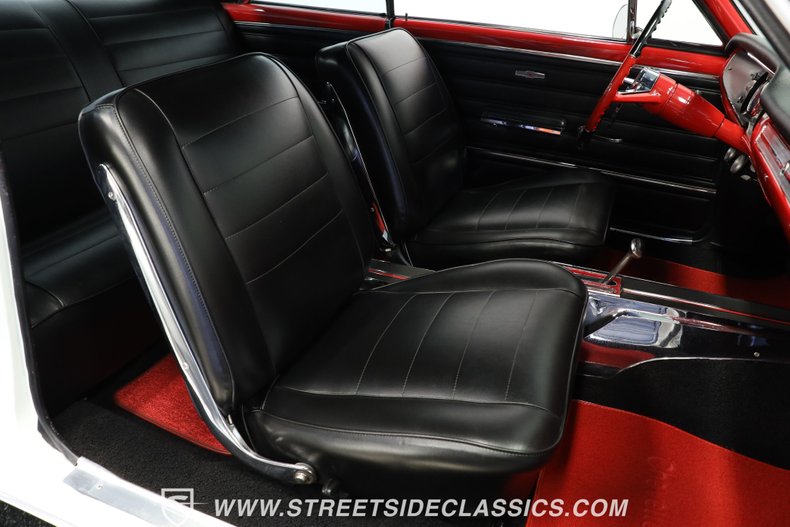 Unknown-Chevelle-1965-Pearl-White-Black-45