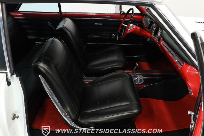 Unknown-Chevelle-1965-Pearl-White-Black-46