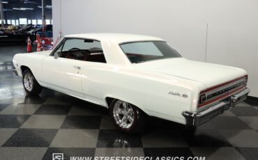 Unknown-Chevelle-1965-Pearl-White-Black-48
