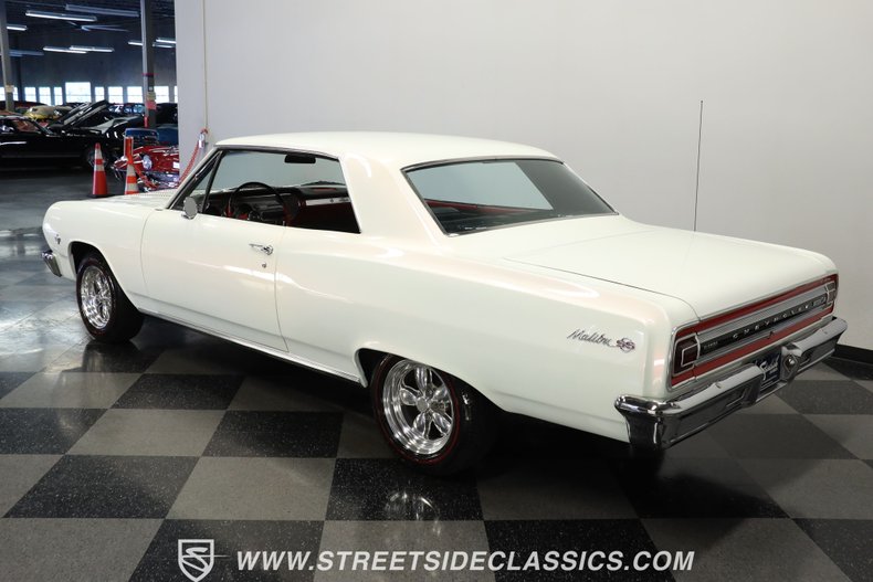 Unknown-Chevelle-1965-Pearl-White-Black-48