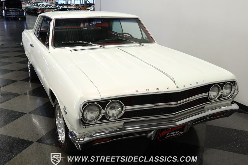 Unknown-Chevelle-1965-Pearl-White-Black-49
