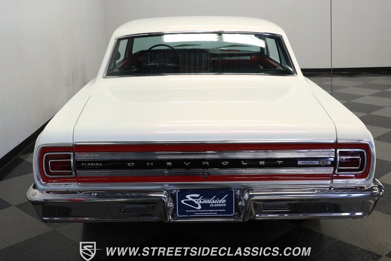 Unknown-Chevelle-1965-Pearl-White-Black-5