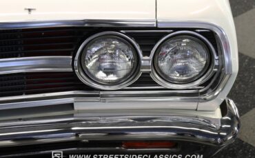 Unknown-Chevelle-1965-Pearl-White-Black-6