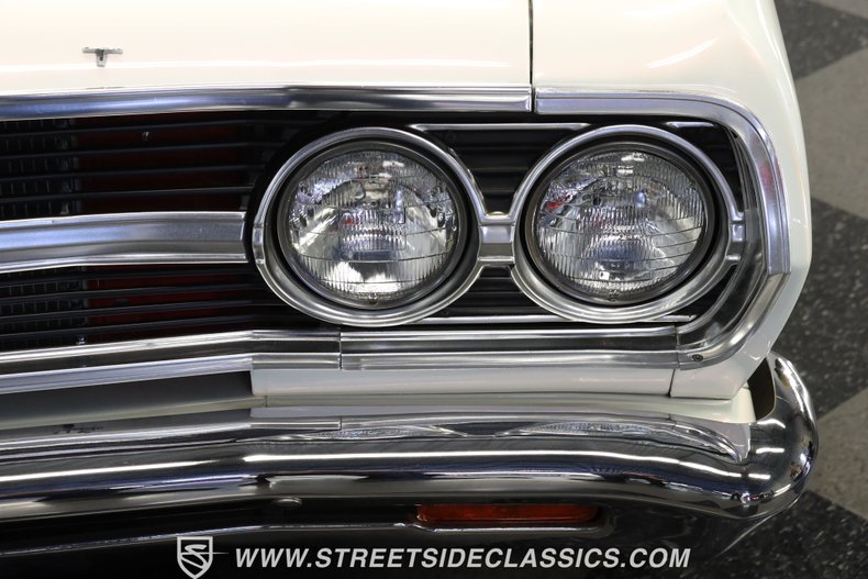 Unknown-Chevelle-1965-Pearl-White-Black-6