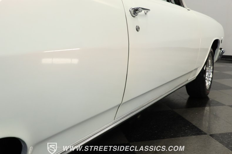 Unknown-Chevelle-1965-Pearl-White-Black-7