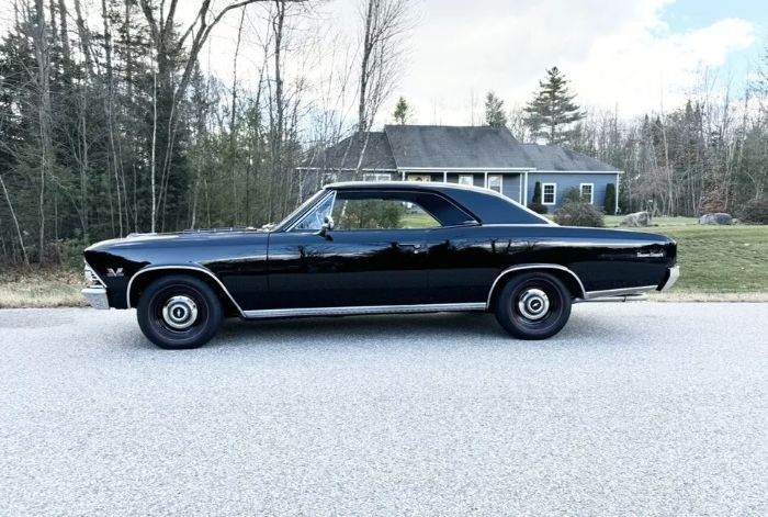 Unknown-Chevelle-1966-Black-Blue-5