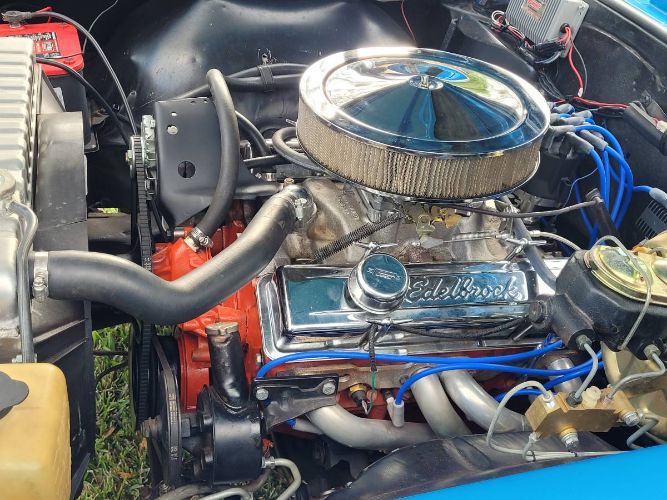 Unknown-Chevelle-1966-Blue-White-10