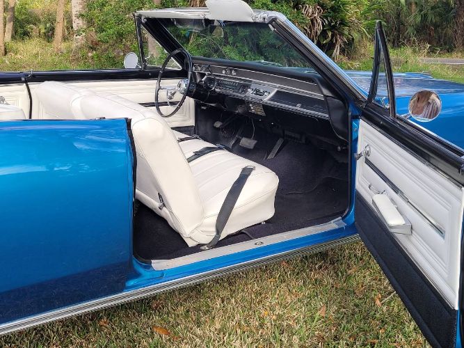Unknown-Chevelle-1966-Blue-White-19