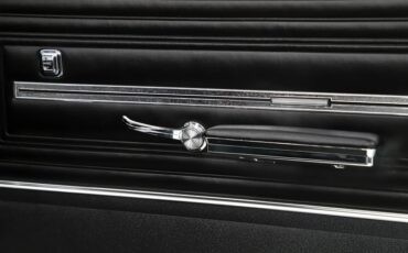 Unknown-Chevelle-1966-Cortez-Silver-Black-11