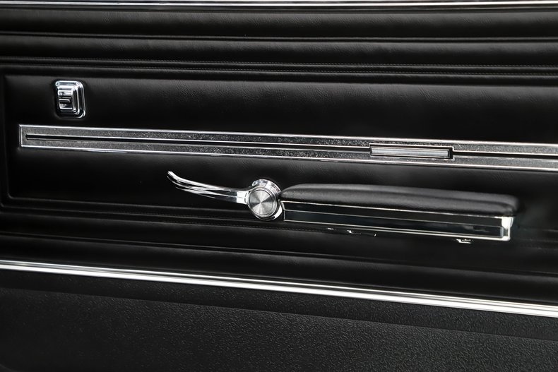 Unknown-Chevelle-1966-Cortez-Silver-Black-11