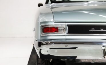 Unknown-Chevelle-1966-Cortez-Silver-Black-13