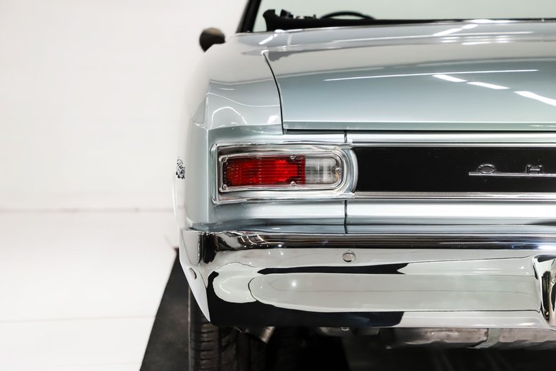 Unknown-Chevelle-1966-Cortez-Silver-Black-13