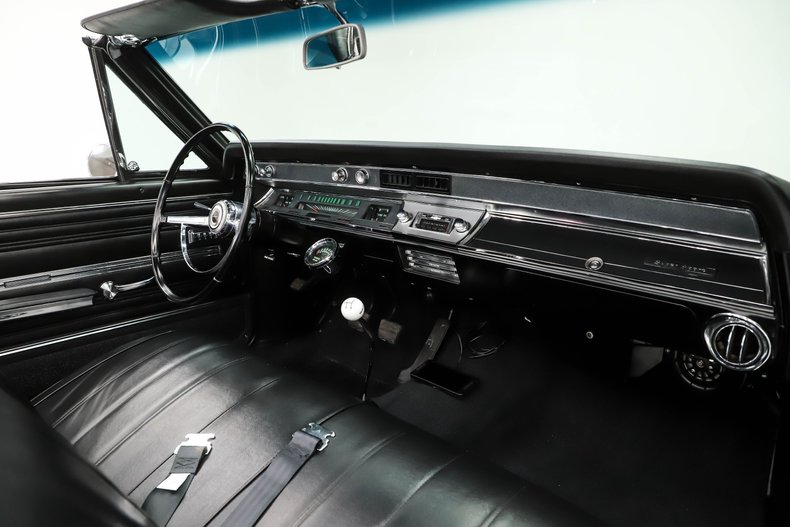 Unknown-Chevelle-1966-Cortez-Silver-Black-16