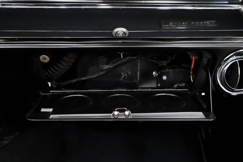 Unknown-Chevelle-1966-Cortez-Silver-Black-17