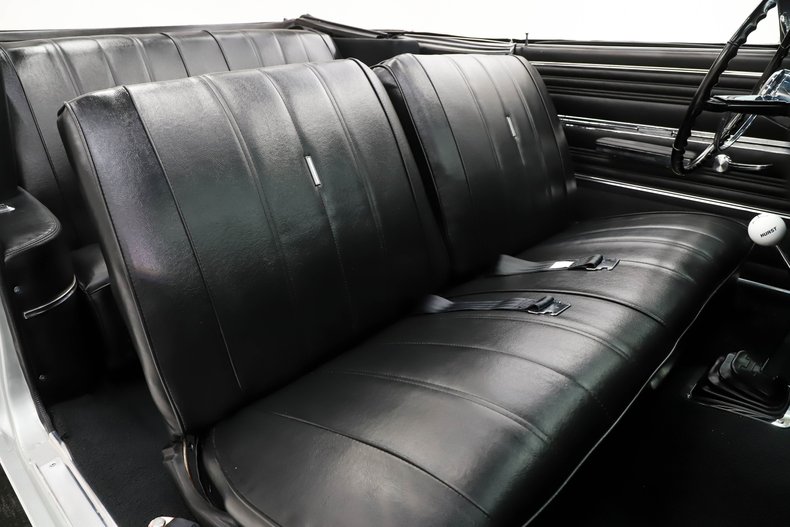 Unknown-Chevelle-1966-Cortez-Silver-Black-21