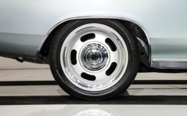 Unknown-Chevelle-1966-Cortez-Silver-Black-23