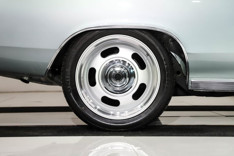 Unknown-Chevelle-1966-Cortez-Silver-Black-23