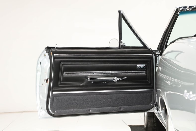 Unknown-Chevelle-1966-Cortez-Silver-Black-24