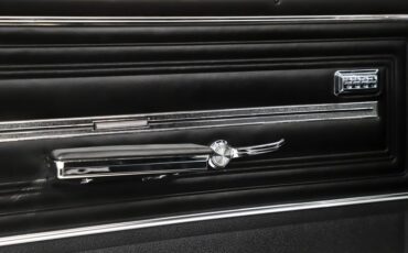 Unknown-Chevelle-1966-Cortez-Silver-Black-25