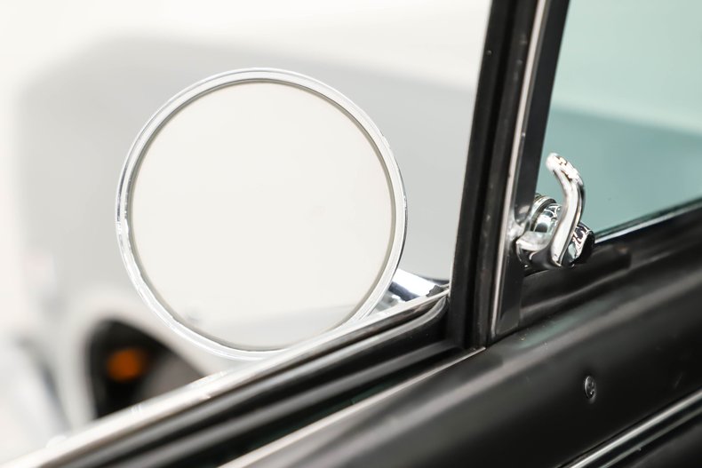 Unknown-Chevelle-1966-Cortez-Silver-Black-26