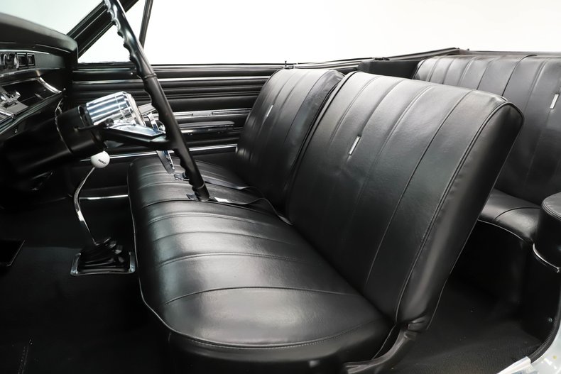Unknown-Chevelle-1966-Cortez-Silver-Black-28