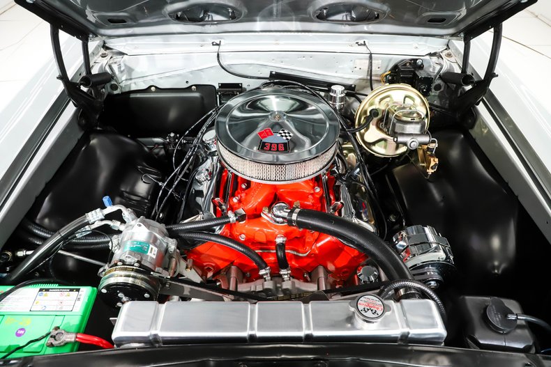 Unknown-Chevelle-1966-Cortez-Silver-Black-3
