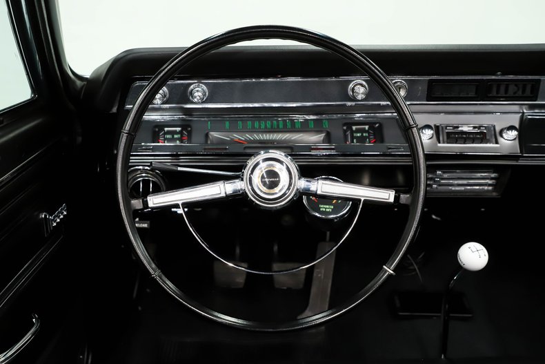 Unknown-Chevelle-1966-Cortez-Silver-Black-32