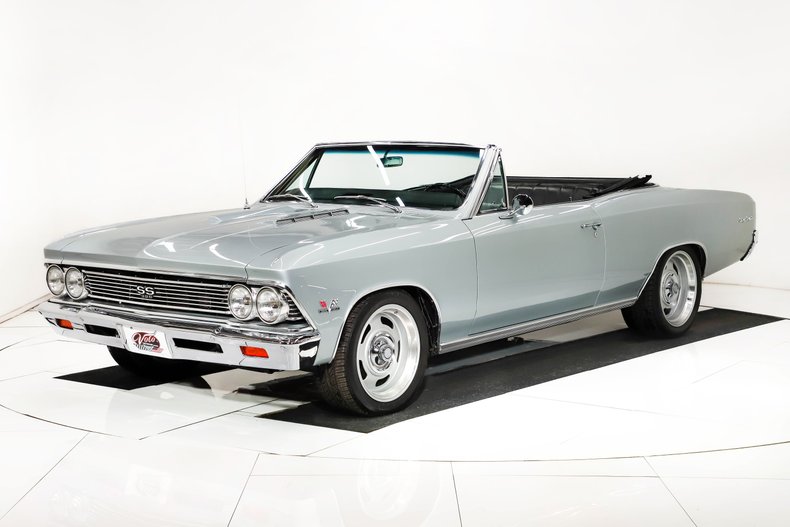 Unknown-Chevelle-1966-Cortez-Silver-Black-37