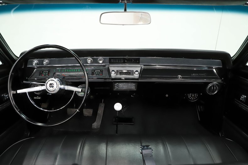 Unknown-Chevelle-1966-Cortez-Silver-Black-41