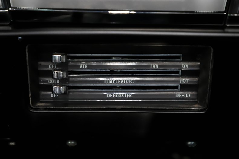 Unknown-Chevelle-1966-Cortez-Silver-Black-42
