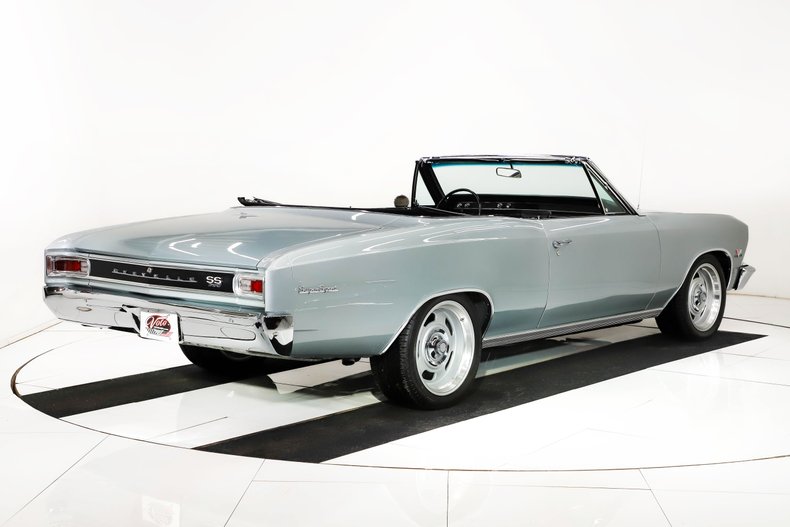 Unknown-Chevelle-1966-Cortez-Silver-Black-44