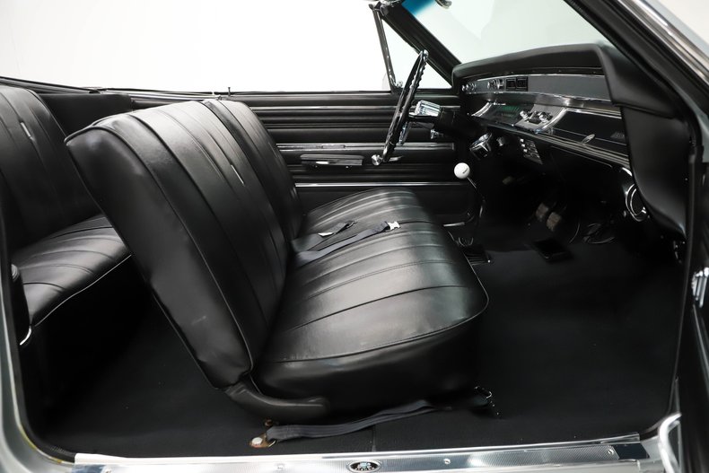 Unknown-Chevelle-1966-Cortez-Silver-Black-6