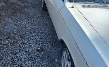 Unknown-Chevelle-1966-Pearl-WhiteBlack-Vi-5