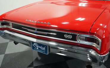 Unknown-Chevelle-1966-Red-Black-27