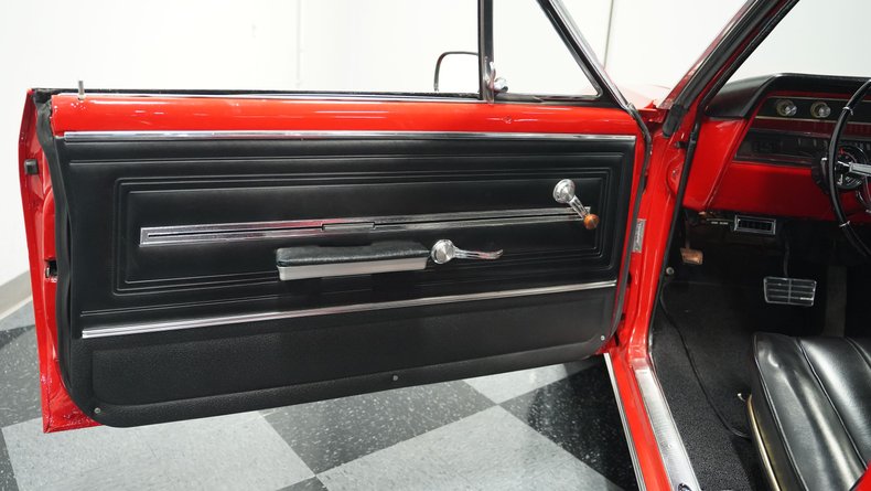 Unknown-Chevelle-1966-Red-Black-35