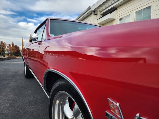 Unknown-Chevelle-1966-Red-Black-4