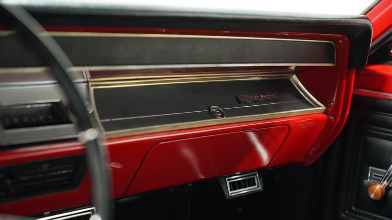 Unknown-Chevelle-1966-Red-Black-42
