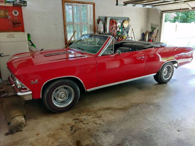 Unknown-Chevelle-1966-Red-Black-8