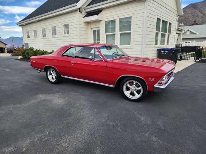 Unknown-Chevelle-1966-Red-Black