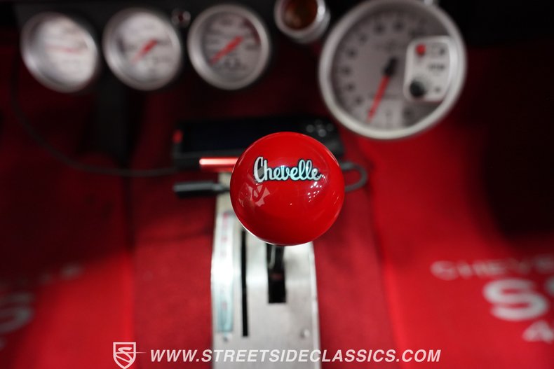 Unknown-Chevelle-1966-Titanium-Silver-Red-11
