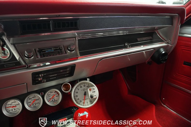 Unknown-Chevelle-1966-Titanium-Silver-Red-12