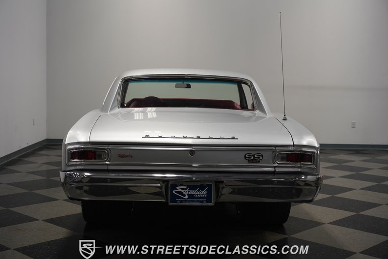 Unknown-Chevelle-1966-Titanium-Silver-Red-16